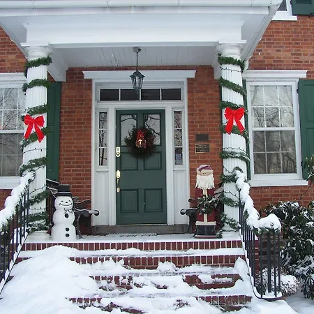 Lightner Farmhouse B&B 